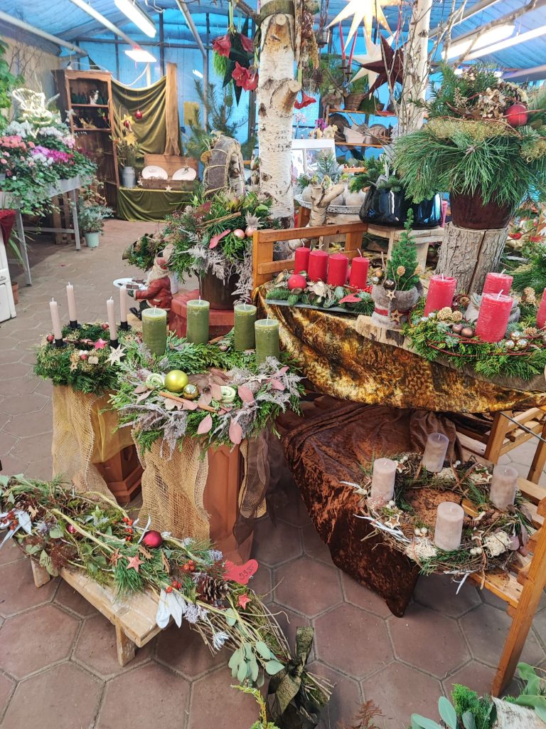 Übersicht verfügbarer Adventsgestecke